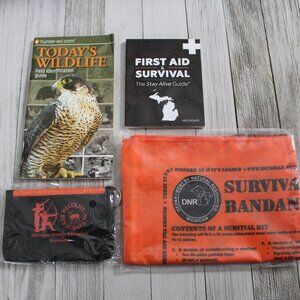 4x Hunting Items - Survival Tips Bandana / First Aid Guide / Wildlife Guide / +